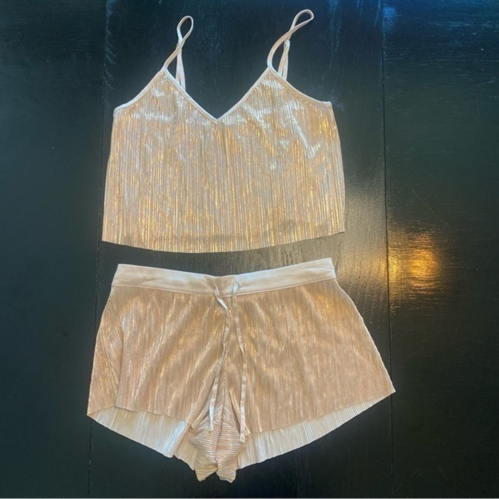 Good shimmery Victorias Secret matching set / size XS top and bottom